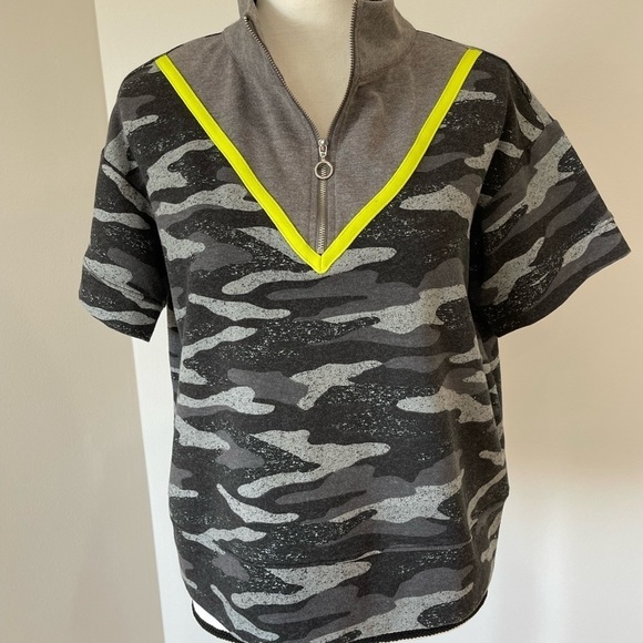 Flirtitude Active top in a size small - Picture 10 of 12